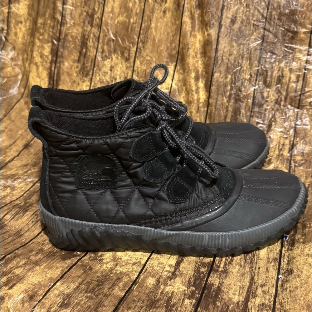 Sorel Out N About Waterproof Ankle Duck Boot Black Plaid  Women's Size 6.5
